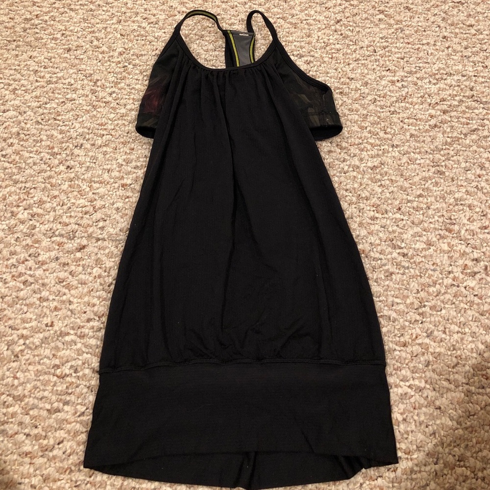 Lululemon workout top